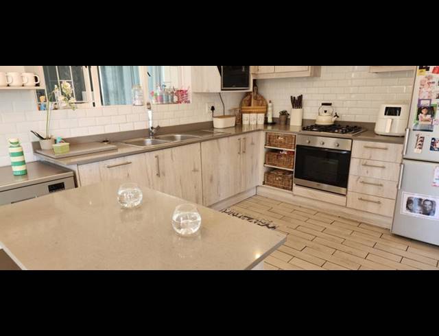 4 BEDROOM HOUSE FOR SALE IN ST DUMAS